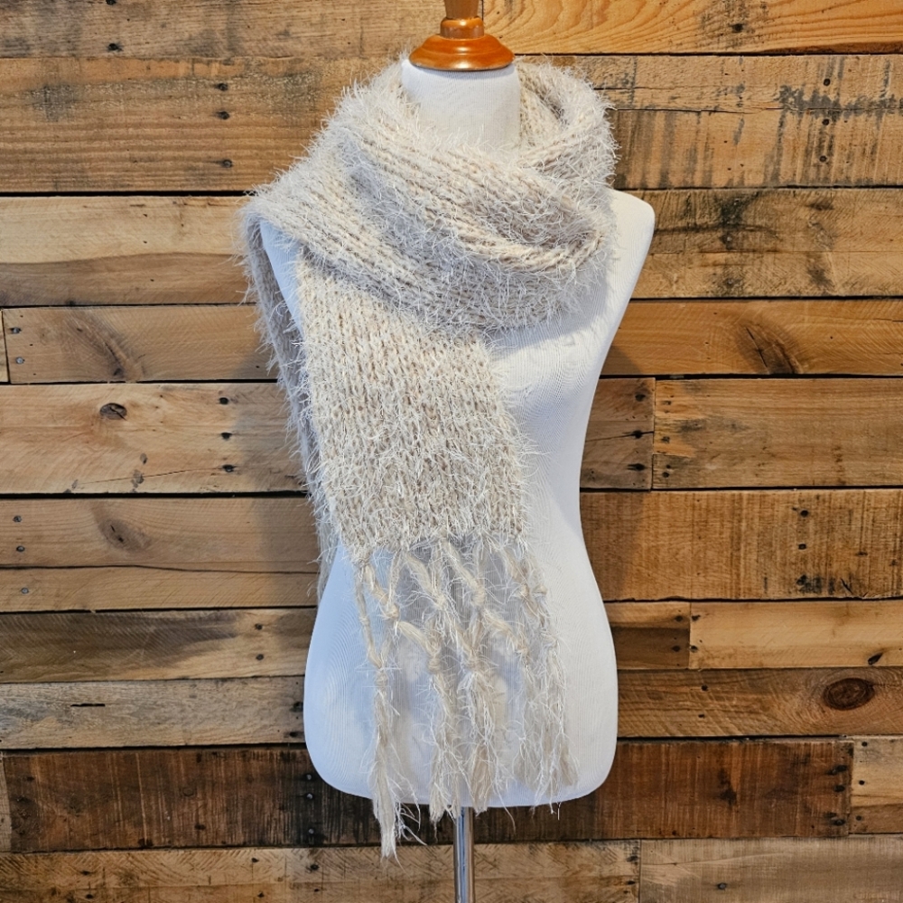 🐕 Extra-long fuzzy knit scarf w/ macrame fringe in ivory/tan 🐕